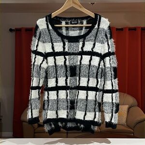 Objects D'art Black and White High/Low Eyelash Sweater Size XL